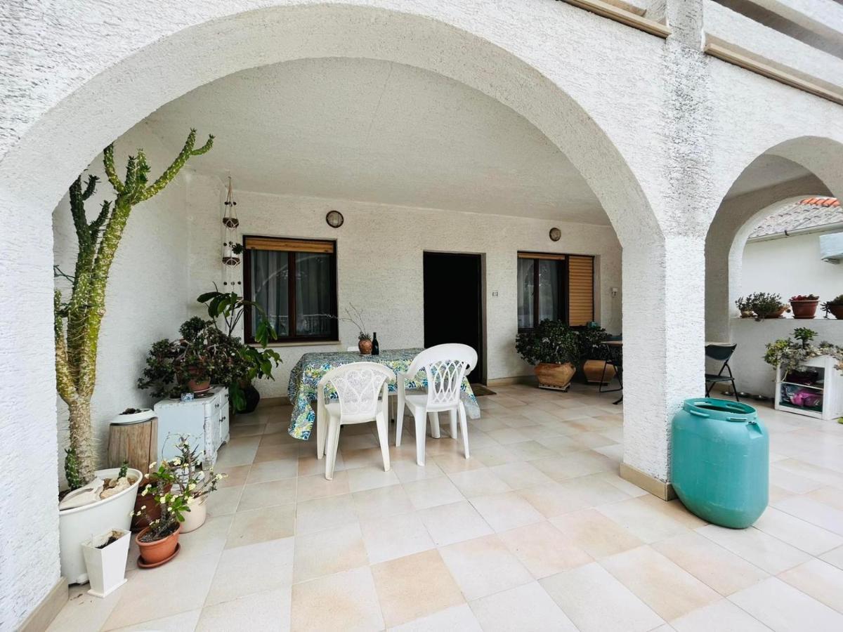 Sea Breeze Apartments With Private Beach And Boat Anchorage Stara Novalja Exterior foto