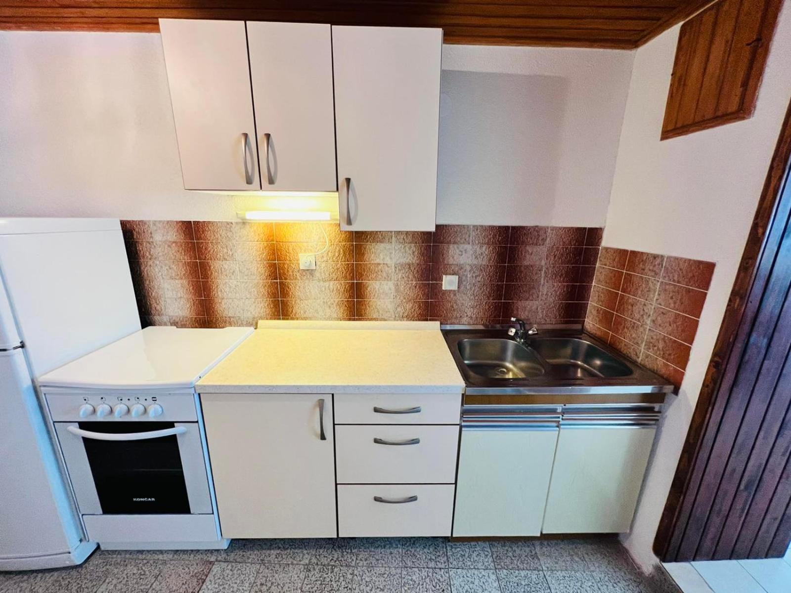 Sea Breeze Apartments With Private Beach And Boat Anchorage Stara Novalja Quarto foto