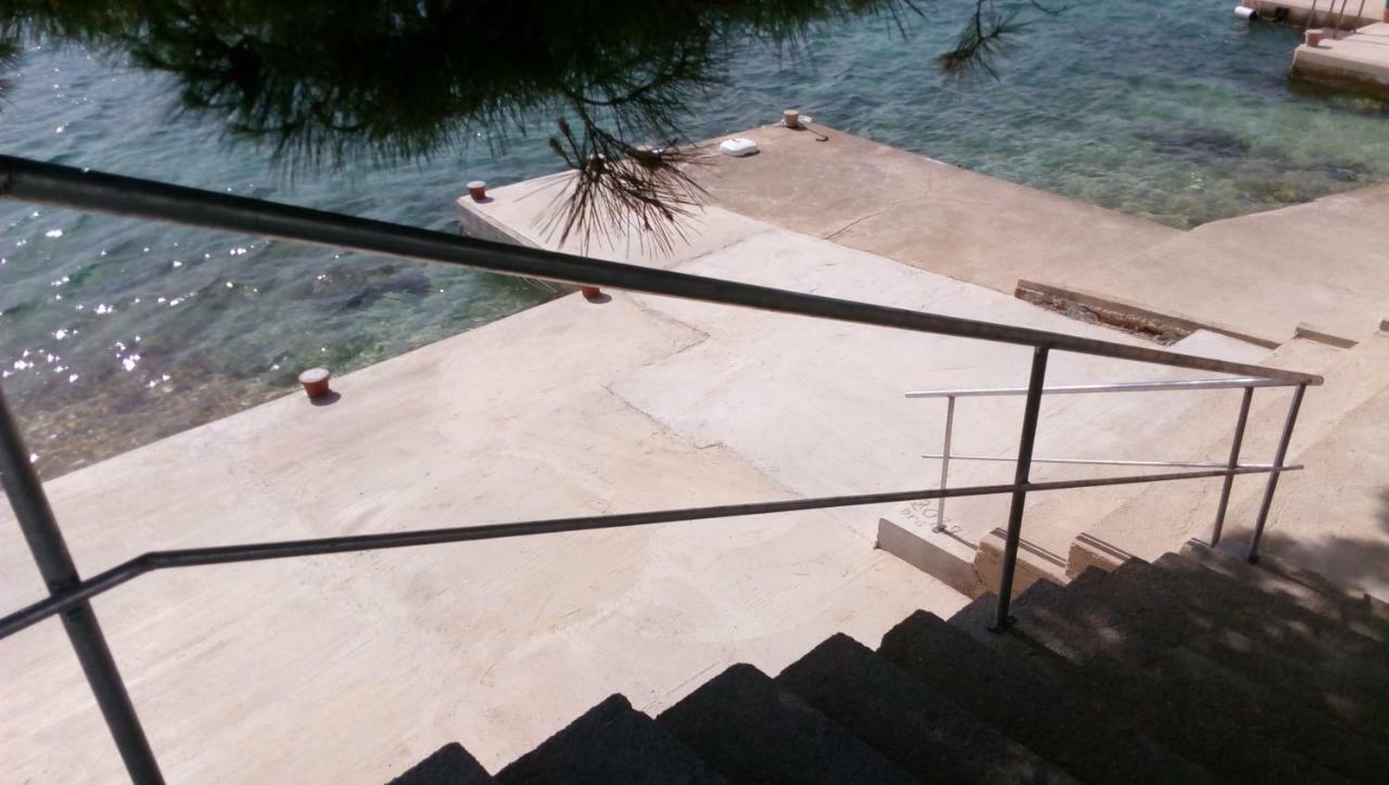 Sea Breeze Apartments With Private Beach And Boat Anchorage Stara Novalja Exterior foto